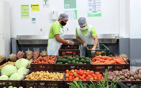 La mayoría de alimentos recibidos por los bancos son desechados por las empresas productoras. FOTO Fundación Saciar