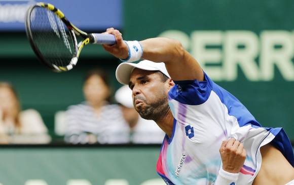 El experimentado Alejandro Falla tiene la posibilidad de mantener a Colombia en competencia en el Masters de Madrid, en individual masculino. El alemán Philipp Kohlschreiber, el rival. FOTO Archivo