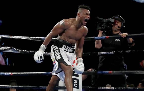 ELÉIDER ÁLVAREZEl paisa se consagró campeón mundial tras derrotar, por KO, al ruso Sergey Kovalev. Suma 24 triunfos. Invicto.