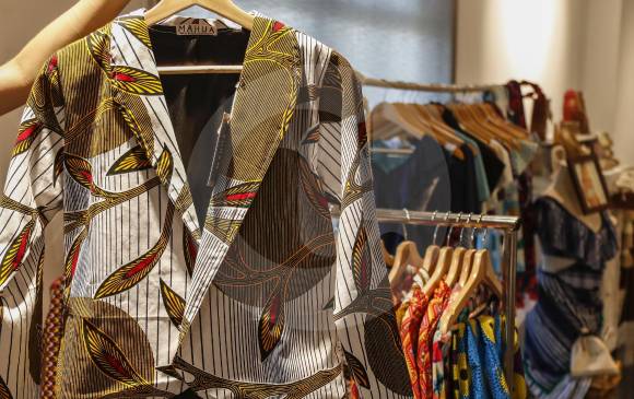 Mahua es una marca de ropa inspirada en la estética, los diseños y los colores tradicionales del África Occidental. Es una de las firmas presentes en la feria Decorarte 2018. FOTO róbinson sáenz