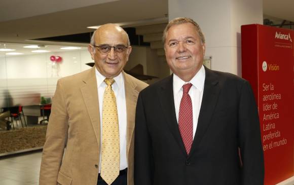 Presidente de la Junta Directiva de Avianca, Germán Efromovich, y nuevo presidente de la aerolínea, Hernán Rincón. FOTO CORTESÍA