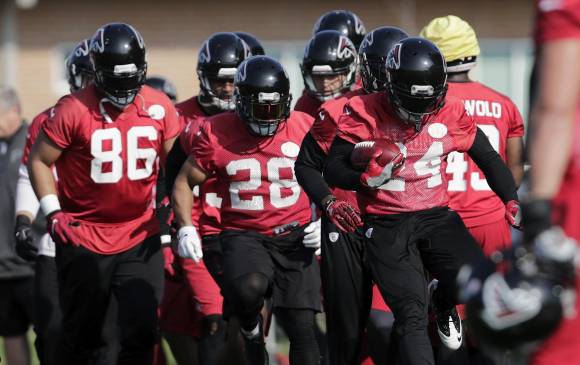 Atlanta Falcons entrena para el partido más importante del año: el del Super Bowl. FOTO AFP