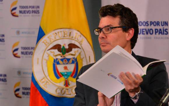 El ministro de Salud, Alejandro Gaviria, dice que el recaudo por impuestos saludables será de $1,5 billones. FOTO COLPRENSA