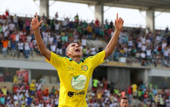 David Castañeda tiene 20 años, mide 1,84 metros y destaca la afición de Urabá. FOTO JULIO CÉSAR HERRERA