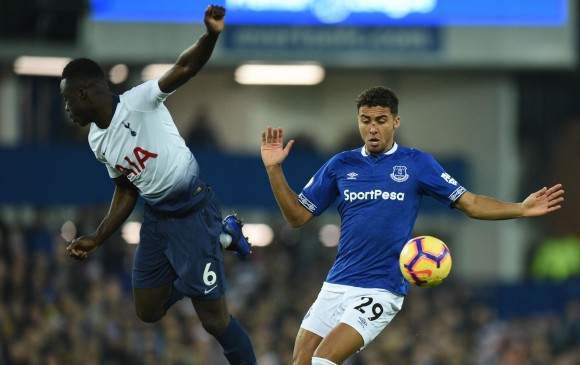 Dávinson Sánchez disputó los 90 minutos con el Tottenham, en el Everton no estuvo Yerry Mina. FOTO AFP