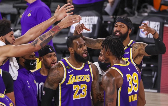 Los Lakers, que vuelven a las finales de la NBA por primera vez desde el 2010, parten como favoritos en la serie contra Miami Heat. FOTO EFE