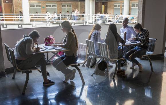 Educación, entre los sectores que deberá reforzar el próximo gobierno, pues la meta es que se invierta el 7 % del Producto Interno Bruto de Colombia. FOTO Edwin Bustamante Restrepo