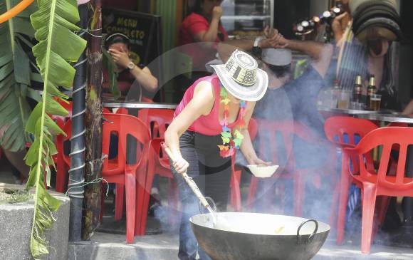 Durante las celebraciones, como la de Caldas, las organizaciones culturales realizan desfiles folclóricos en los que se resalta la música y las tradiciones de cada localidad. FOTO MANUEL SALDARRIAGA