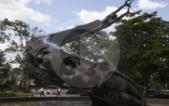 Una de las obras que están en la ciudad, Monumento a la vida en Suramericana. FOTO Edwin Bustamante