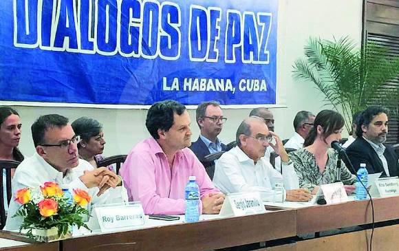 Anoche el expresidente Uribe reveló sus motivos para invitar a los colombianos a votar por el No en el plebiscito. FOTO Jaime Pérez