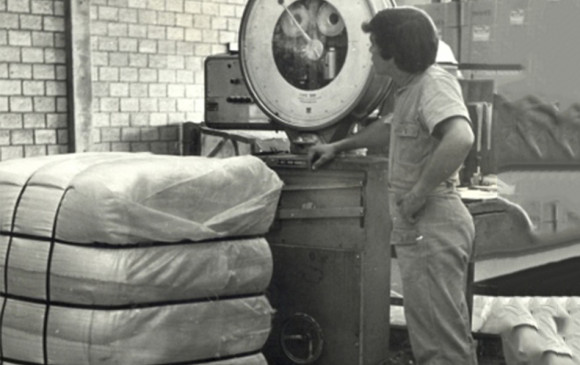 Enka comenzó a operar en 1966 enfocada en filamentos textiles, 50 años después, esta línea es menos de la quinta parte de sus ventas. Esto también fruto de una reconversión obligada y enfocarse en productos de alta tecnología. FOTOs Cortesía enka y d. zuluaga