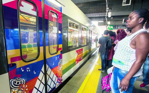 Los adornos del metro los diseñaron alumnos de la UPB. Ganaron un concurso de la Alianza Francesa. FOTO Julio César Herrera