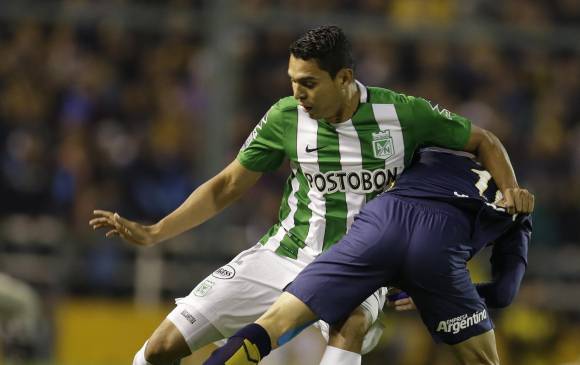 El lateral Daniel Bocanegra cumplió una buena tarea en Argentina. En dos ocasiones estuvo a punta de hacer gol. FOTO AP