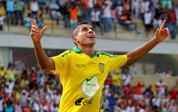 David Castañeda pasó a la historia como el autor del primer gol profesional de Urabá en el fútbol profesional colombiano de la Primera B. Leones ganó 2-0 sobre Pereira. FOTO JULIO CÉSAR HERRERA
