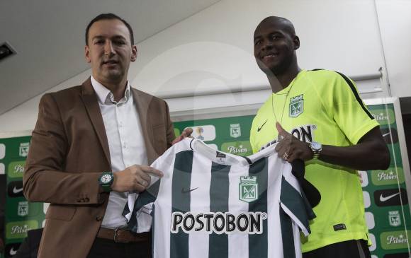  Juan Carlos De La Cuesta, presidente de Nacional y el jugador Víctor Ibarbo. FOTO Julio César Herrera 