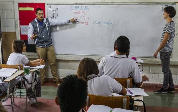 En la actualidad, 30.000 estudiantes en Medellín están matriculados en planteles educativos que prestan el servicio por cobertura. 9.000 de ellos pasarán al sector público. FOTO Julio césar herrera