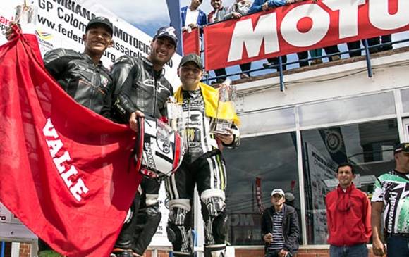Carlos Almeida y John Mario García (centro e izquierda) son los mejores de Colombia en su categoría. FOTO CORTESÍA