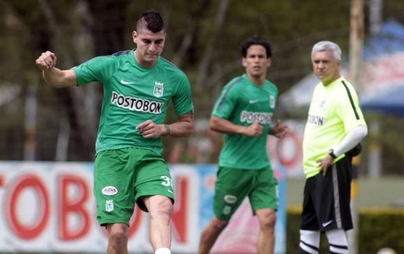 Michael Rangel, observado por Palomino. FOTO Manuel Saldarriaga