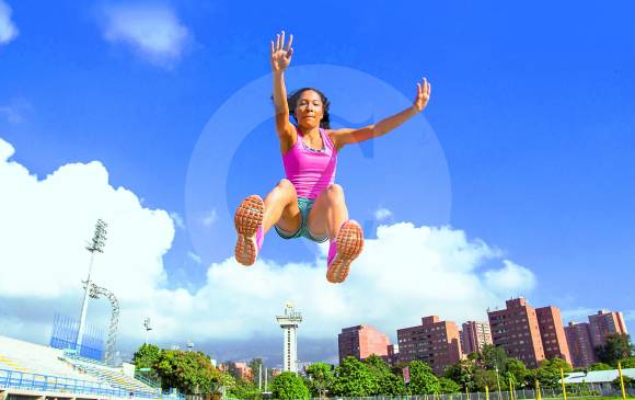 Con tres años en el atletismo, María Camila suma dos títulos nacionales, ambos en salto largo. El primero fue en Cartagena 2012. FOTO JULIO CÉSAR HERRERA