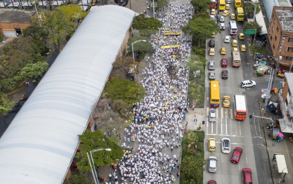 La marcha en Medellín fue acompañada por el alcalde Federico Gutiérrez y por varios miembros del gabinete. FOTO JUAN DAVID ÚSUGA