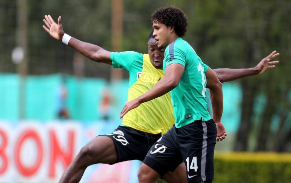 Mientras Óscar Murillo quedó descartado para el duelo en Ecuador, Jairo Palomino podría regresar a la titular para enfrentar al Barcelona. Manga Escobar fue concentrado. FOTO julio césar herrera