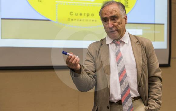 El doctor en psicología Manuel Almendro estuvo conversando en la Universidad Eafit. FOTO Julio César Herrera