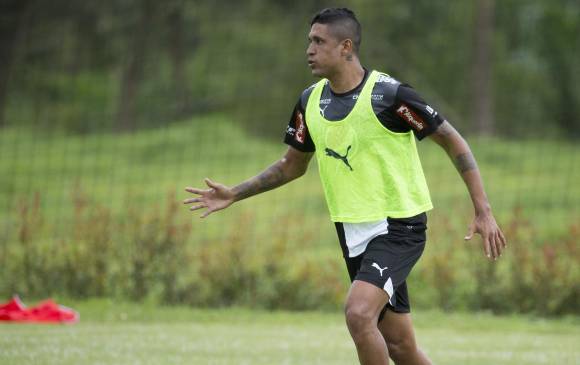 El defensor Hernán Pertuz espera tener mayores oportunidades entre los titulares este semestre. FOTO edwin bustamante