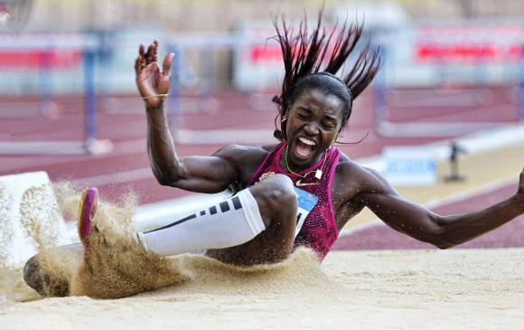 Mientras se prepara en Puerto Rico para encarar la nueva temporada, Caterine Ibargüen sigue triunfando, esta vez como Mejor Deportista de Antioquia. FOTO archivo