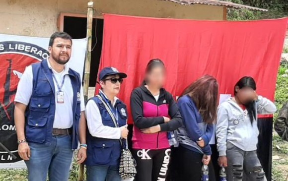 La Defensoriía del Pueblo acompañó la liberación por parte del Eln de tres mujeres indígenas Awá, pertenecientes al resguardo El Sande, municipio de Santacruz. Foto: @DefensoriaCol