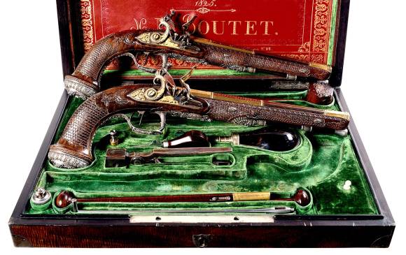 Una persona de la que no se precisó su nombre compró estas pistolas por 5.400 millones de pesos colombianos. FOTO AP