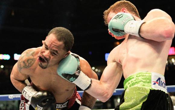 Secuencia del nocáut en el tercer asalto. El púgil mexicano Saúl “Canelo” Álvarez y el estadounidense James Kirkland. FOTO AP