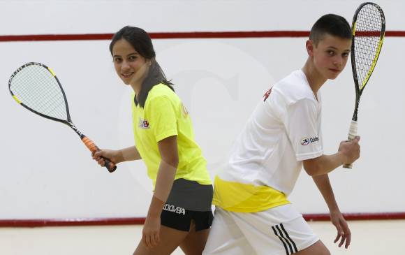 María Clara y Juan José quieren ser squashistas profesionales y ser los mejores del ranquin mundial. Actualmente representan a Antioquia y Colombia en categorías menores. FOTO Julio César Herrera 