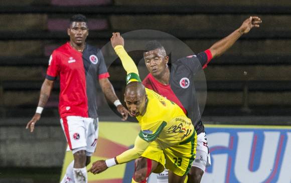 Leones perdió 3-2, pero es segundo en la B. FOTO archivo-ec