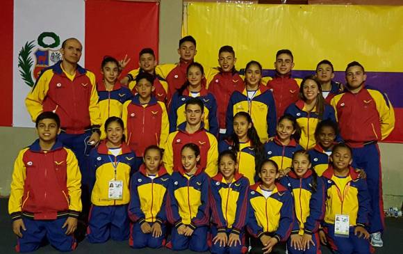 Esta es la delegación colombiana que representa al país en el Suramericano de Bolivia. Una semilla de lujo. FOTO cortesía FCG