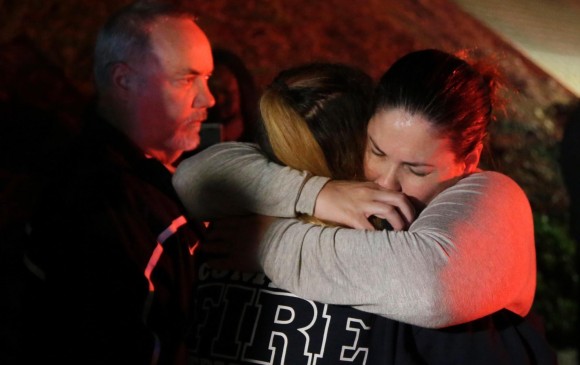 Por lo menos 12 personas muertas el miércoles por la noche en un abarrotado bar de la zona de Los Angeles. FOTOS AFP