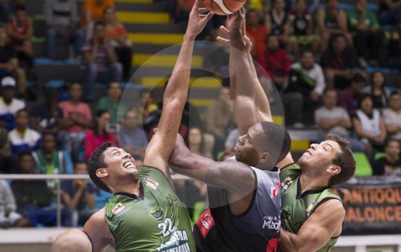 De Divier Pérez (22), se espera que hoy sea efectivo en sus lanzamientos. De los productivos en el local. FOTO edwin bustamante