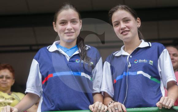 Ana María (izquierda) y Juliana Marcela Ríos tienen como ídolas a Alex Morgan y Amy Wambach, la cuales son figuras del seleccionado estadounidense. FOTO donaldo zuluaga