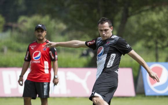 El argentino Hernán Hechalar será alternativa hoy ante el club embajador. El delantero espera tener un mejor semestre que el que hizo en la pasada Liga con Zubeldía. FOTO edwin bustamante