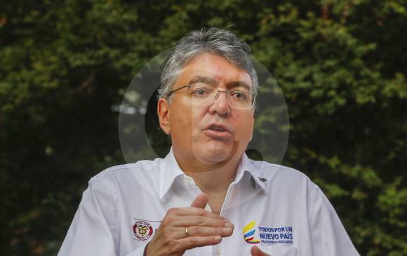 El ministro Cárdenas tiene la difícil tarea de unir al Congreso en pro de la reforma tributaria. FOTO Julio Herrera