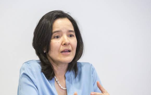 La ministra TIC, Sylvia Constaín, destacó que con este avance se aumentará conectividad en las regiones. FOTO Edwin Bustamante 