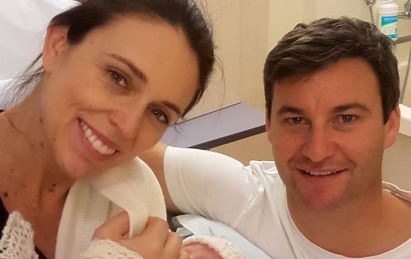 Primera ministra de Nueva Zelanda dio a luz a una bebé