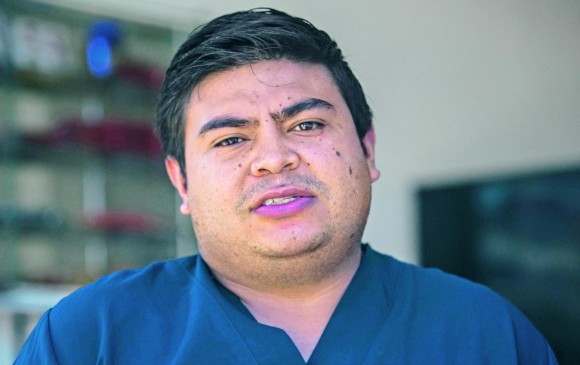 Lesiones por mina antipersonal o disparos ha tenido que atender en seis meses de rural Cristian David Naranjo Patiño, médico del hospital de Hacarí, en Norte de Santander. FOTO JULIO CÉSAR HERRERA