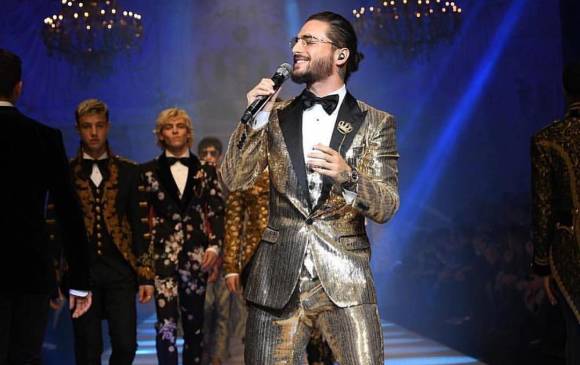 El cantante es un seguidor de la marca con la que se vistió ayer para cerrar el desfile: FOTO: @Maluma