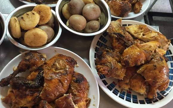 Esta es la imagen que compartió el chef Zimmern en Pollos Mario. FOTO CORTESÍA