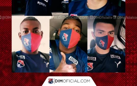 El tapabocas con los colores representativos del club.