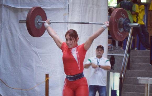 Alejandra espera lucirse en los Universitarios para darle alegrías a la U. de M. Va en busca de una beca. FOTO CORTESÍA Alex Botero