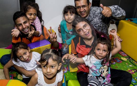 Niños beneficiados por esta iniciativa. Entidades privadas y las Fuerzas Militares apoyan el evento. FOTO jaime pérez munévar