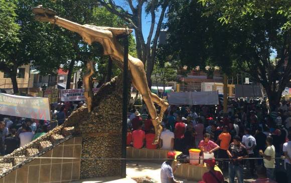 Los mineros se congregaron en el parque. Fotos Cortesía Federico Ríos