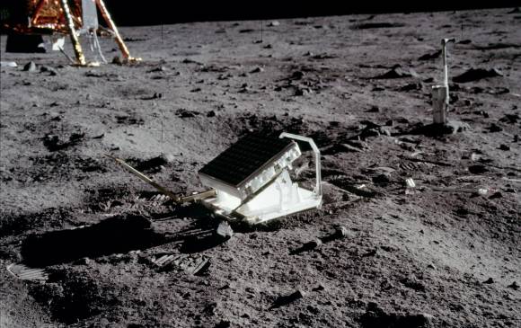 Uno de los dispositivos con espejos dejados por las misiones Apolo para medir con precisión la distancia Tierra-Luna, que ha venido aumentando. FOTO Nasa