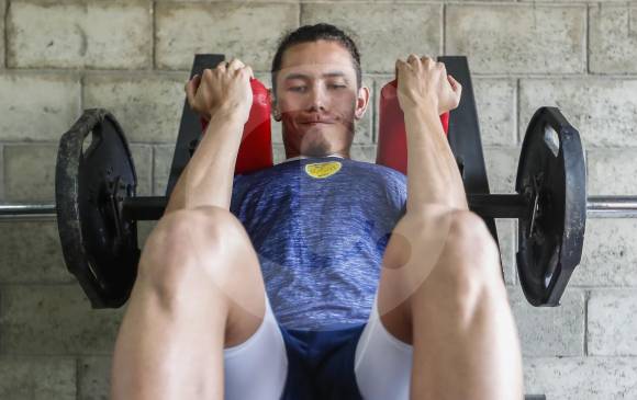 El 20 de enero, el ortopedista le confirmó que lo tenían que operar y que estaría en recuperación tres meses, pero su dedicación lo tienen listo para volver antes de lo previsto. FOTO róbinson sáenz
